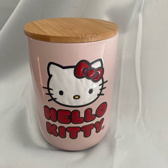 Hello Kitty 💕 - Picture 3 of 5